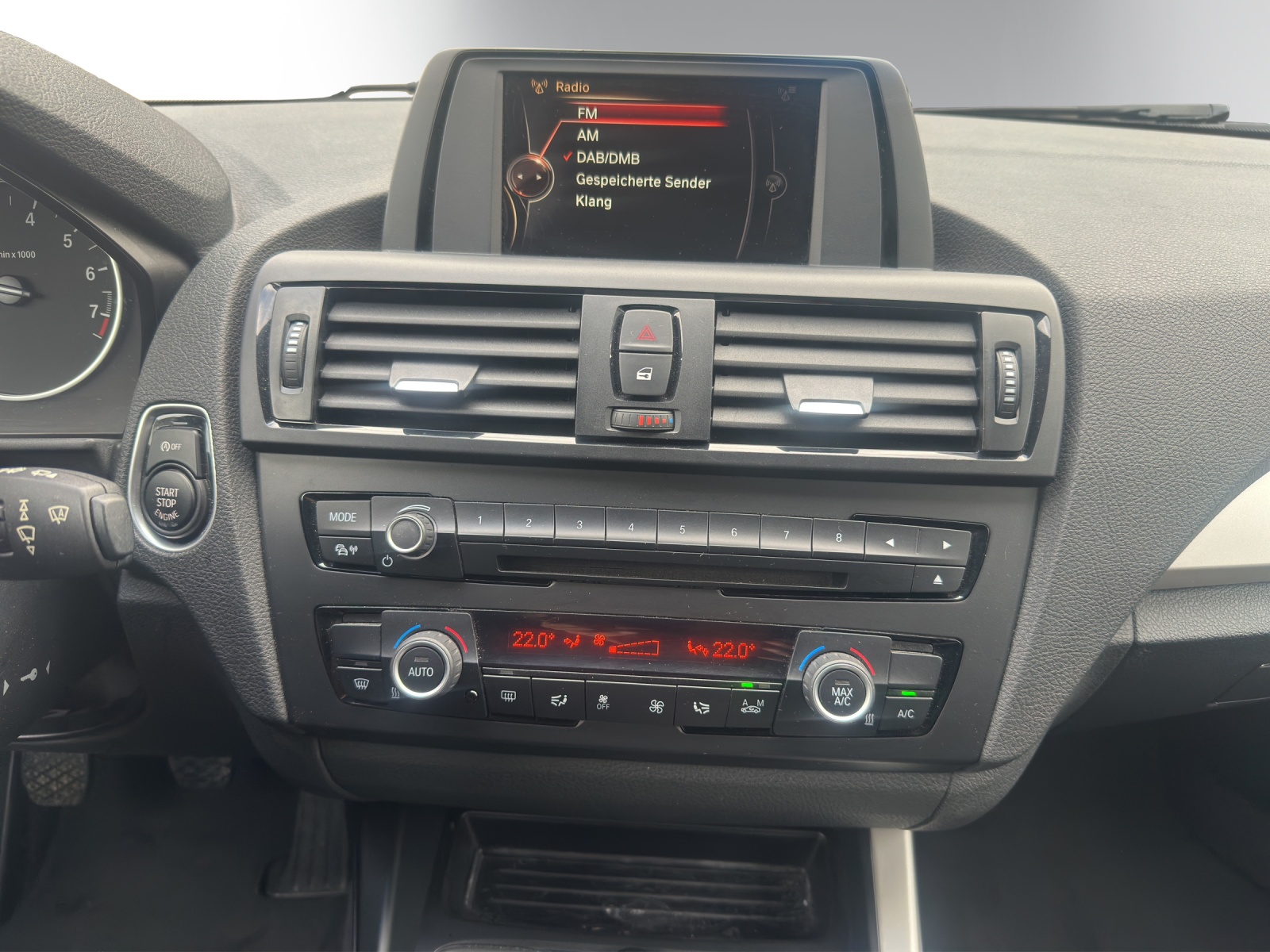 BMW 116i | Bi-Xenon | Kurvenlicht | Klimaautomatik | Tempomat | Sport-Leder | DAB+-image-9