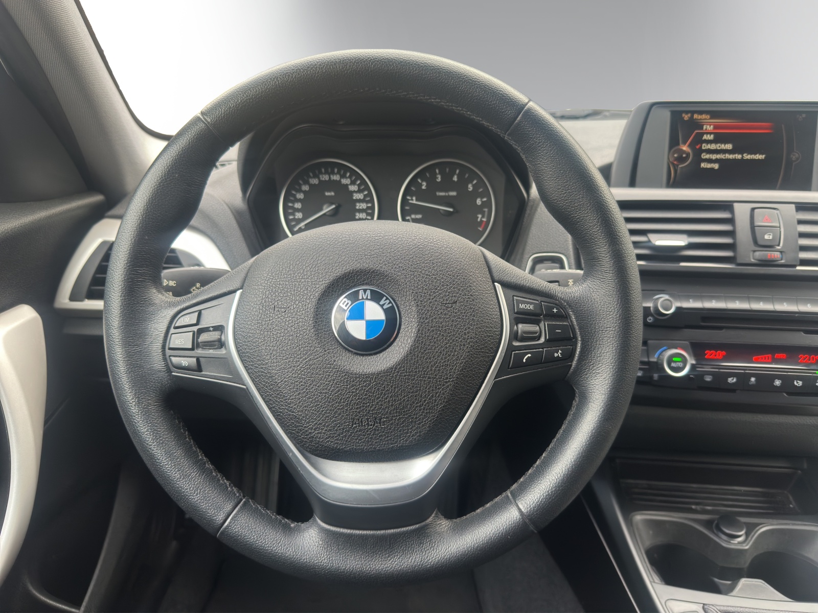 BMW 116i | Bi-Xenon | Kurvenlicht | Klimaautomatik | Tempomat | Sport-Leder | DAB+-image-8