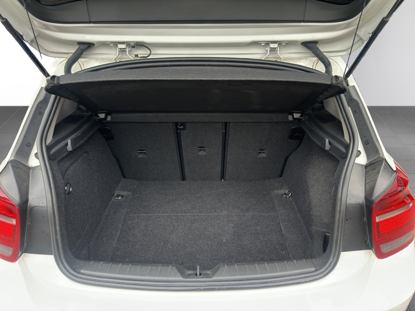 BMW 116i | Bi-Xenon | Kurvenlicht | Klimaautomatik | Tempomat | Sport-Leder | DAB+-image-17