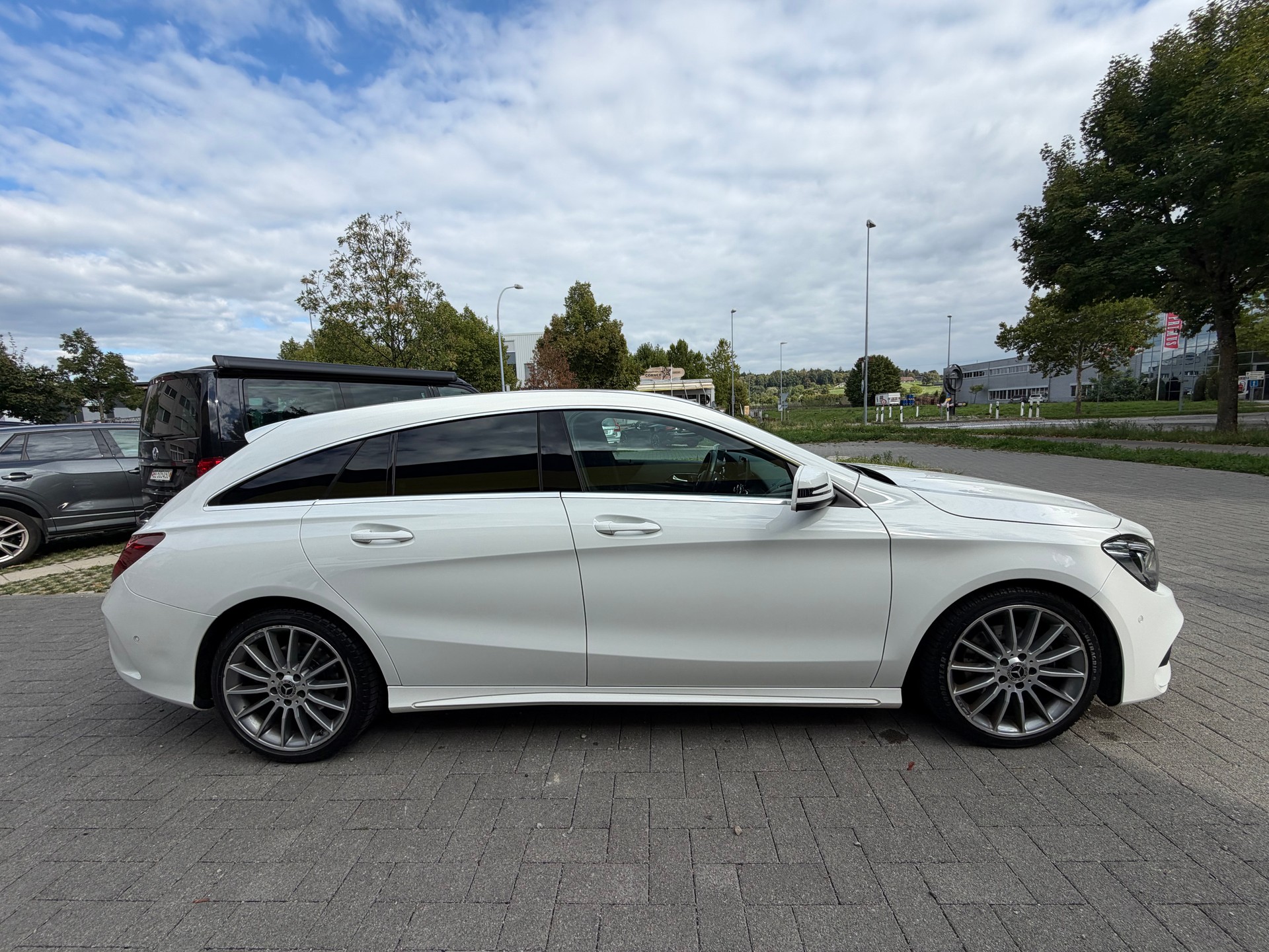 MERCEDES-BENZ CLA Shooting Brake 200 d AMG Line 7G-DCT-image-3