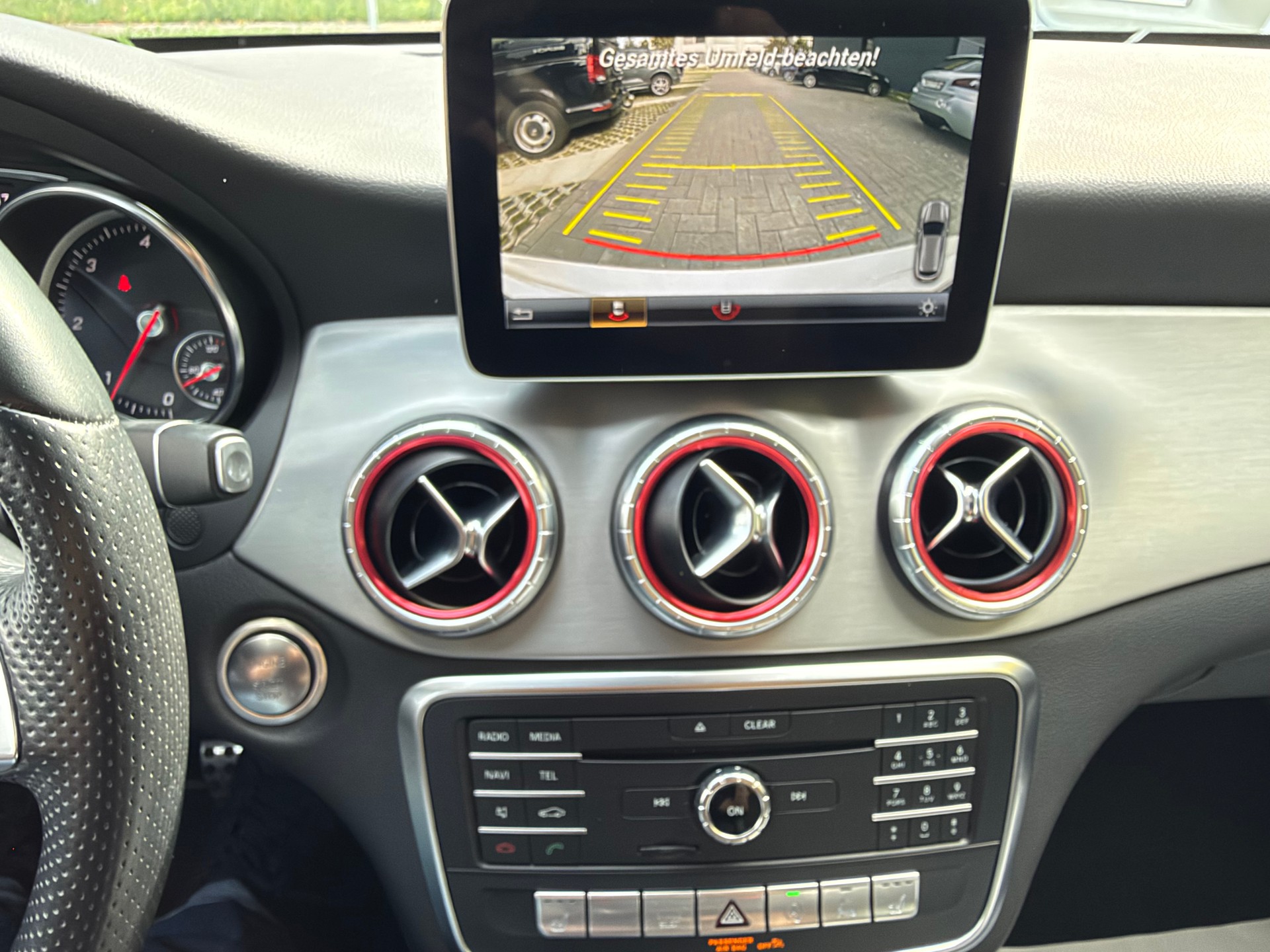 MERCEDES-BENZ CLA Shooting Brake 200 d AMG Line 7G-DCT-image-13