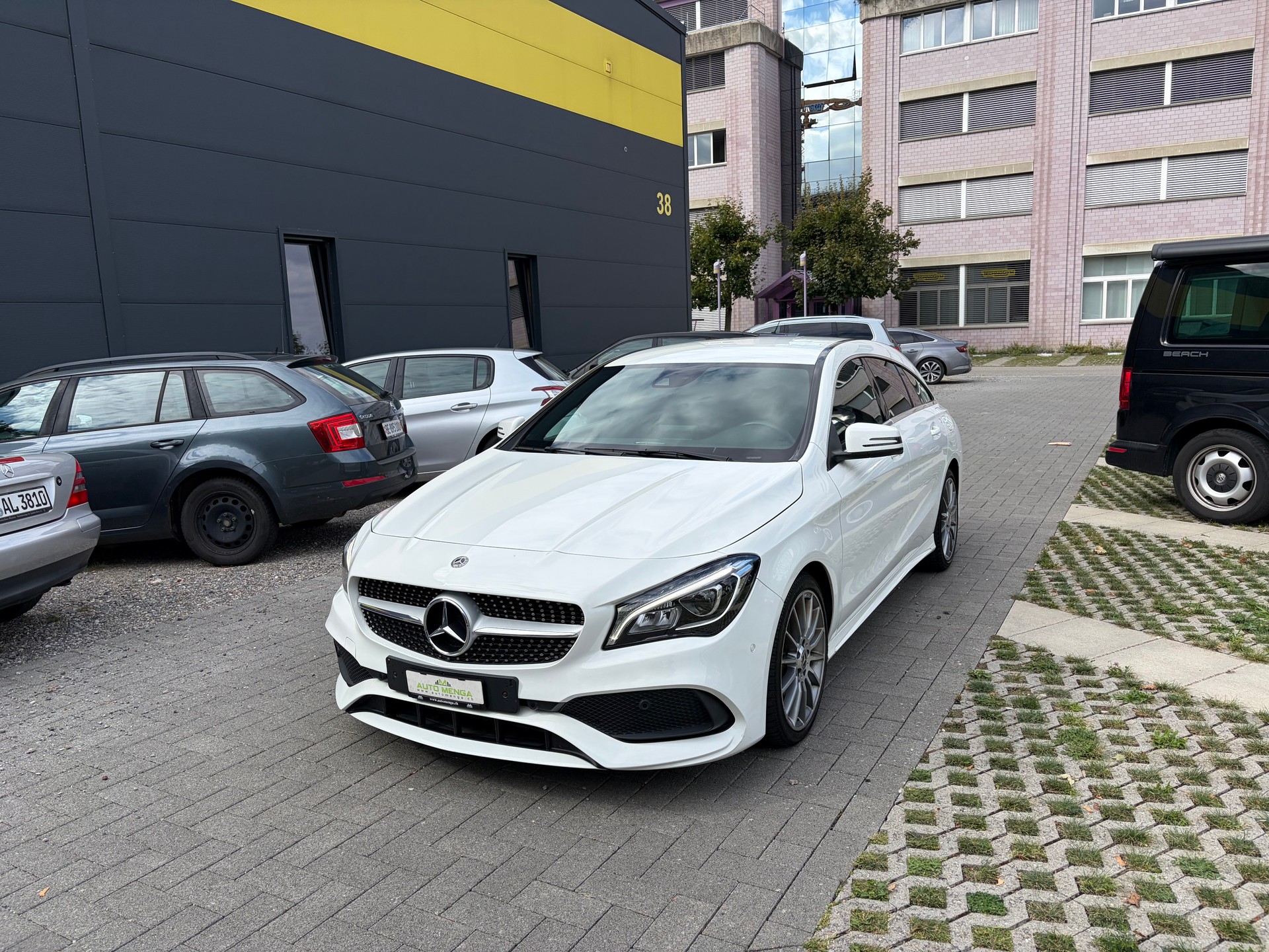MERCEDES-BENZ CLA Shooting Brake 200 d AMG Line 7G-DCT-image-0