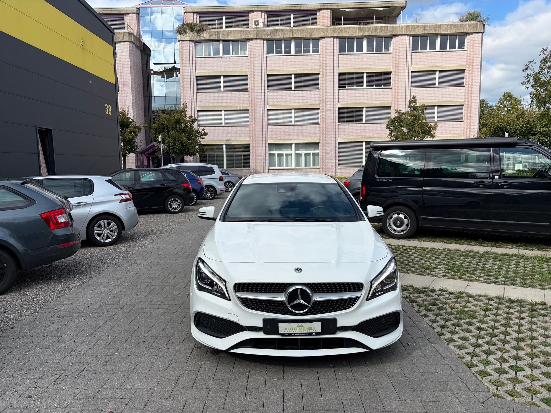 MERCEDES-BENZ CLA Shooting Brake 200 d AMG Line 7G-DCT-image-1