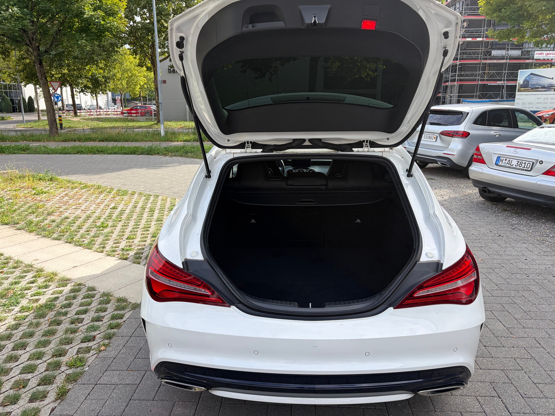 MERCEDES-BENZ CLA Shooting Brake 200 d AMG Line 7G-DCT-image-12
