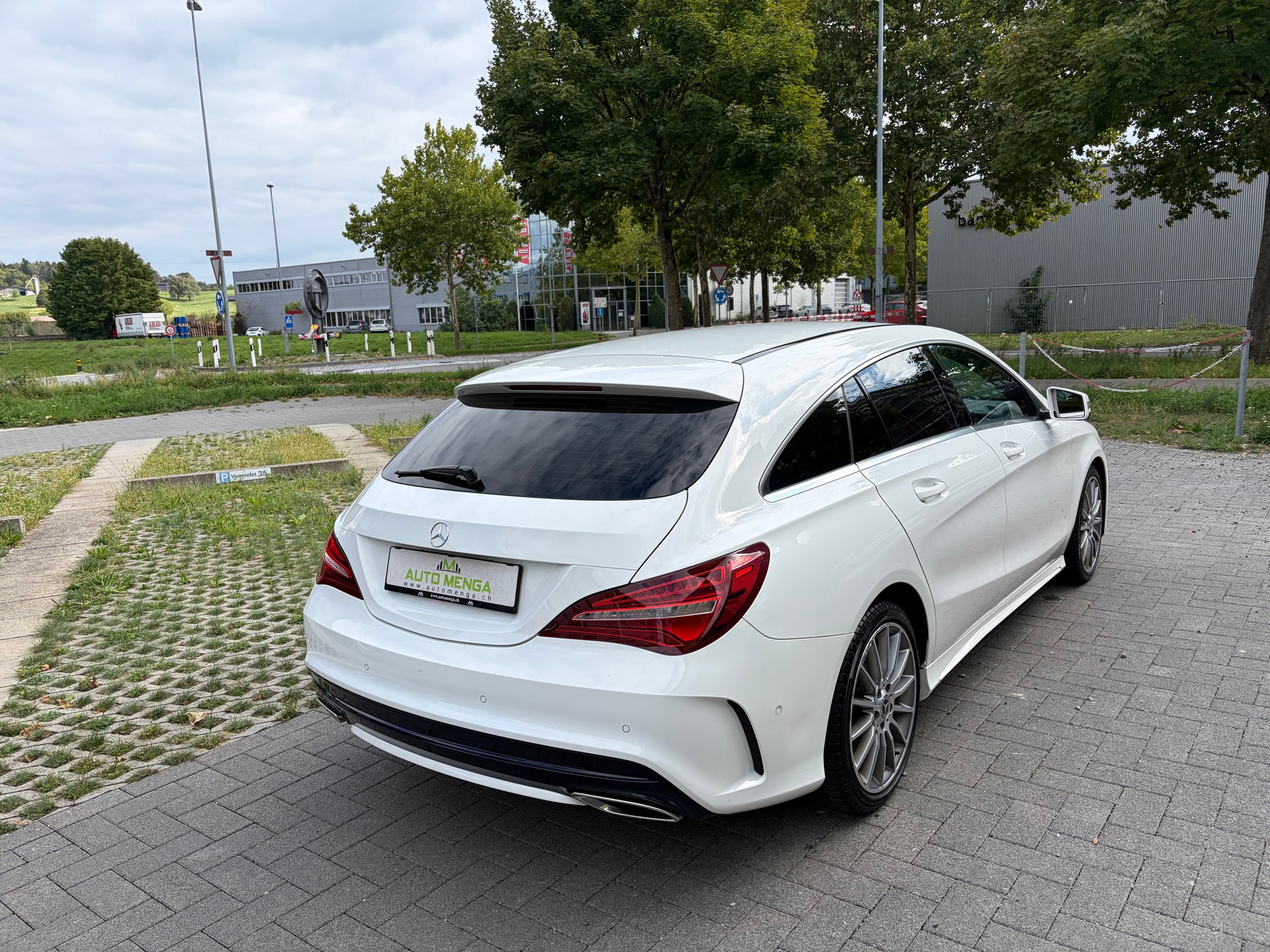 MERCEDES-BENZ CLA Shooting Brake 200 d AMG Line 7G-DCT-image-4