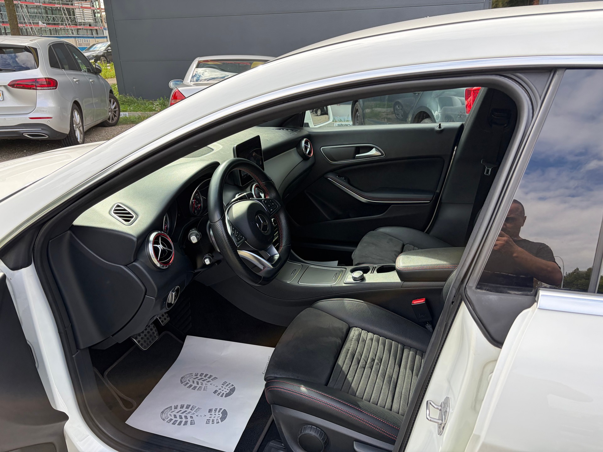 MERCEDES-BENZ CLA Shooting Brake 200 d AMG Line 7G-DCT-image-8