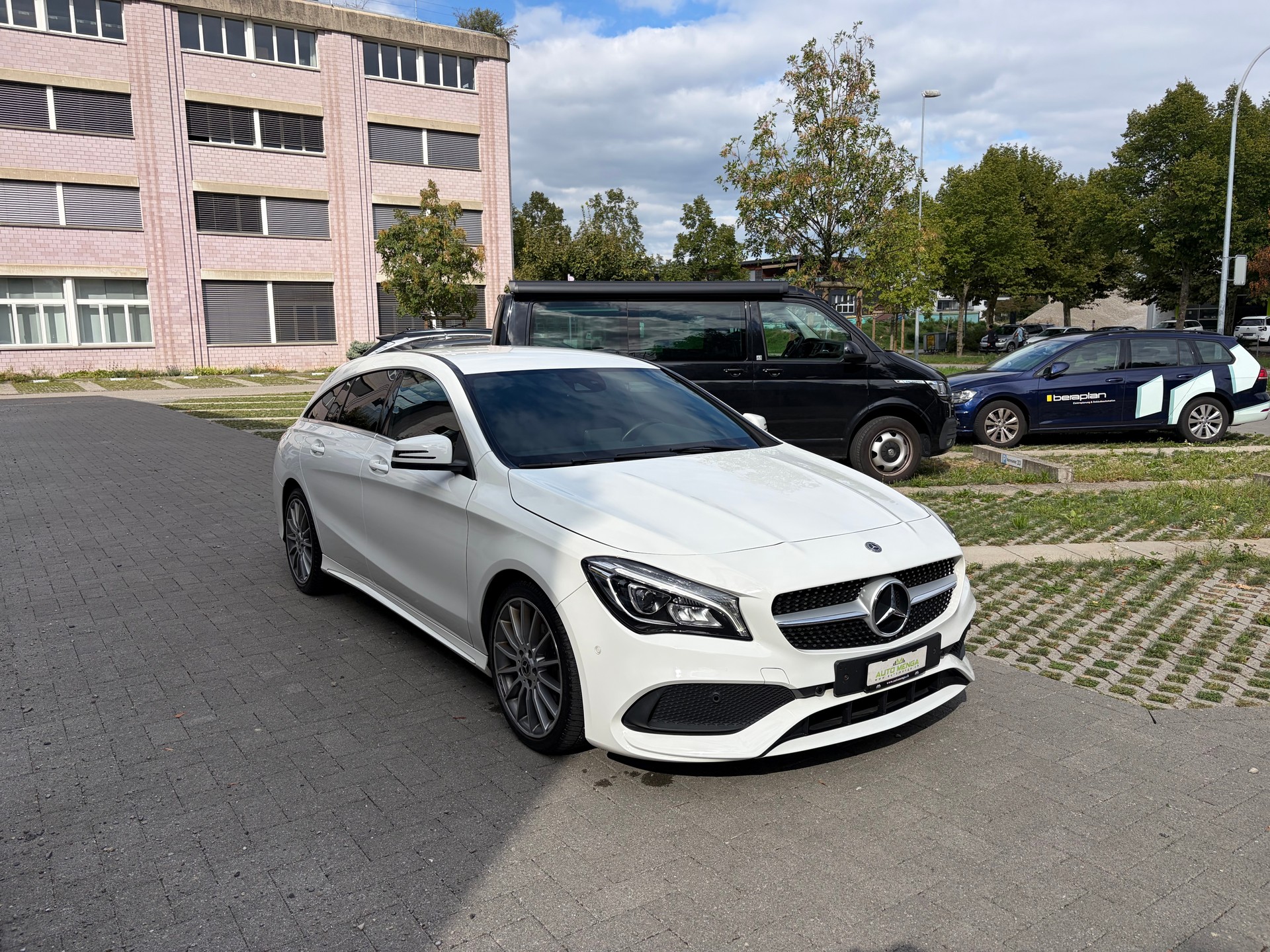 MERCEDES-BENZ CLA Shooting Brake 200 d AMG Line 7G-DCT-image-2
