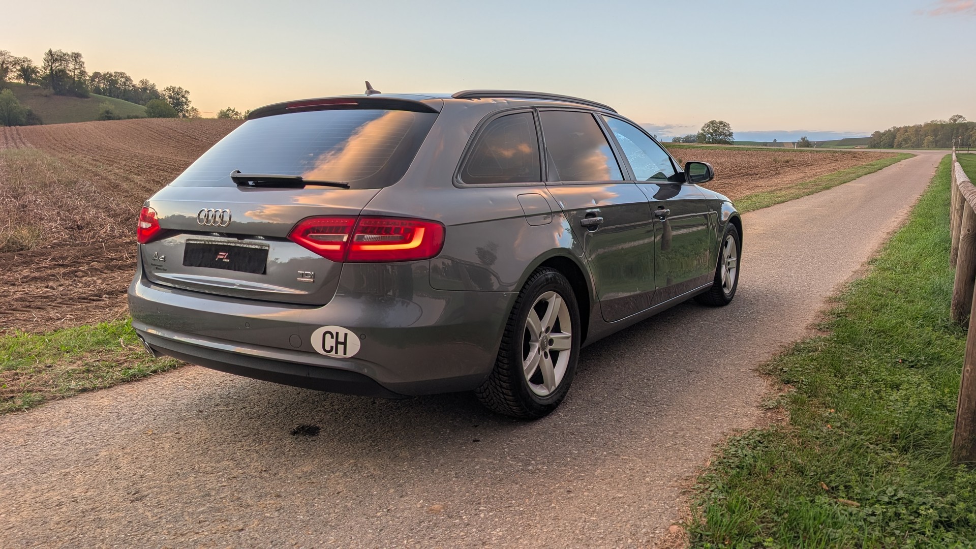 AUDI A4 Avant 2.0 TDI quattro S-tronic-image-1