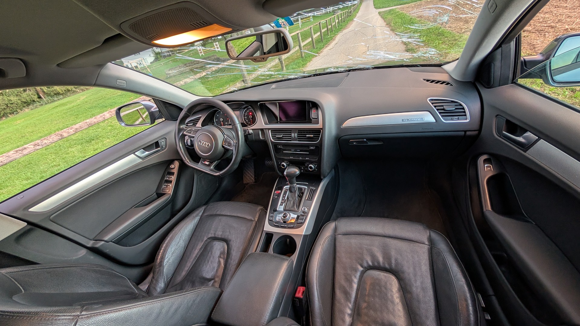 AUDI A4 Avant 2.0 TDI quattro S-tronic-image-8