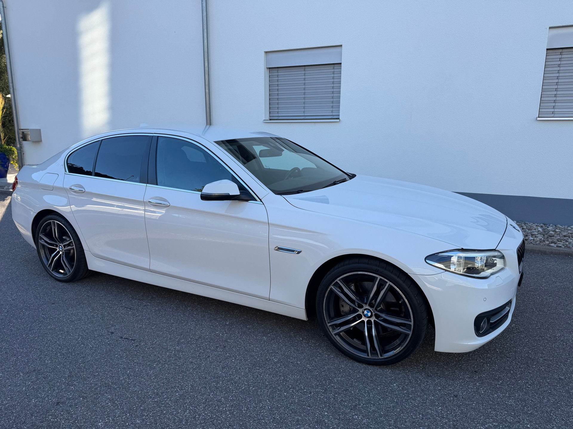BMW 525d xDrive Steptronic-showroom-element-3