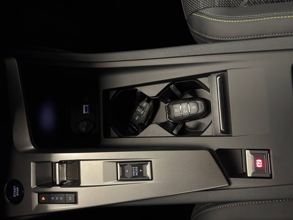 PEUGEOT 408 1.2 Hybrid GT-image-10