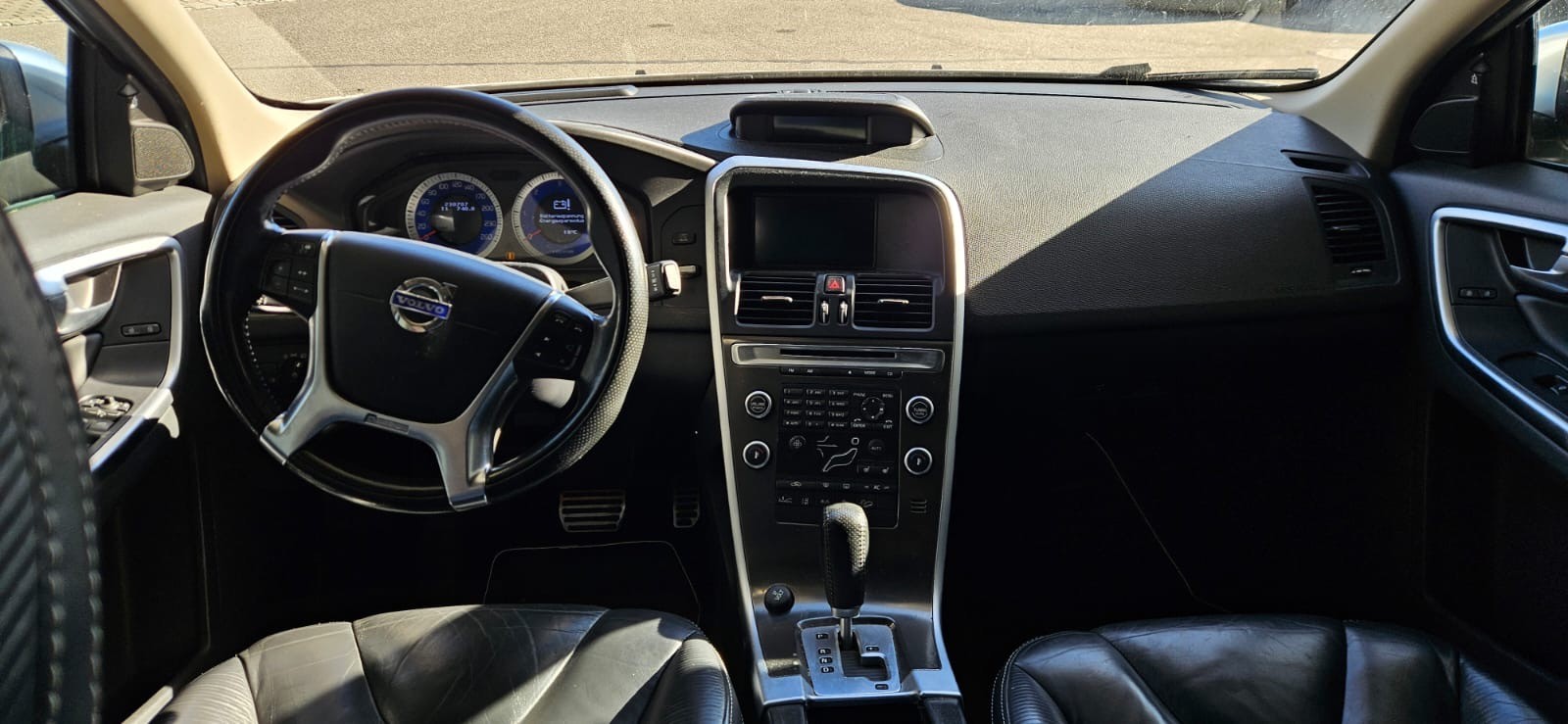 VOLVO XC60 D3 AWD Kinetic Geartronic-image-1