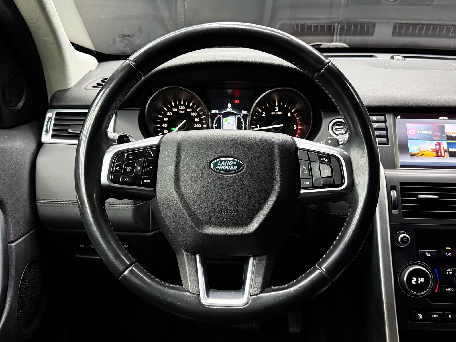 LAND ROVER Discovery Sport 2.0 TD4 Pure AT9-image-9
