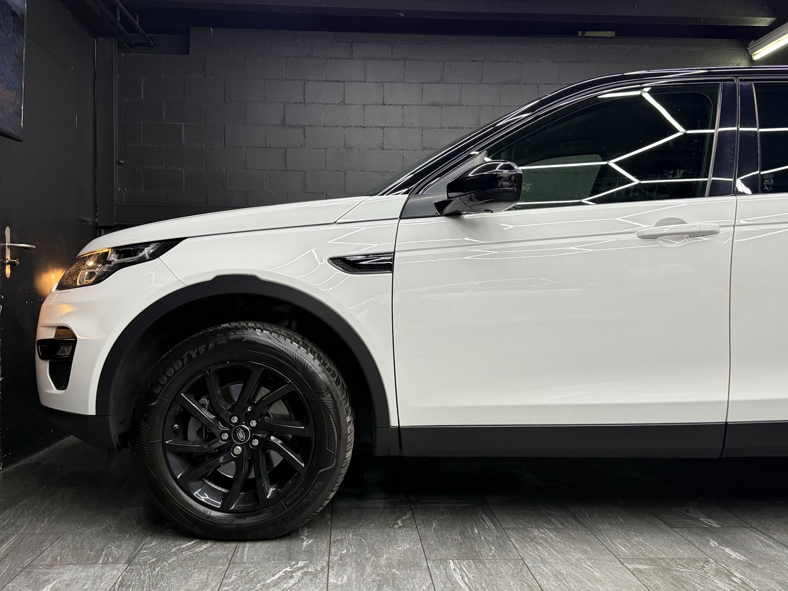 LAND ROVER Discovery Sport 2.0 TD4 Pure AT9-image-5