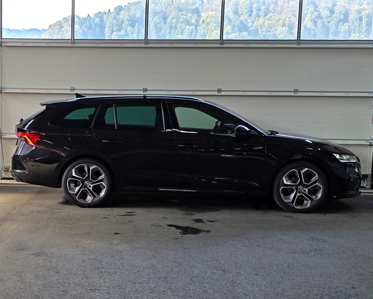 SKODA Octavia Combi 2.0 TDI DSG RS 4x4 *ACC&Spurhalteassistent*360°Kamera*Sitz-&Lenkradheizung*Massagefunktion*-image-5