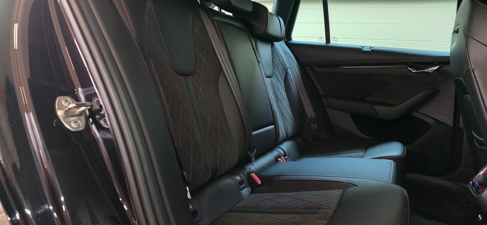 SKODA Octavia Combi 2.0 TDI DSG RS 4x4 *ACC&Spurhalteassistent*360°Kamera*Sitz-&Lenkradheizung*Massagefunktion*-image-31