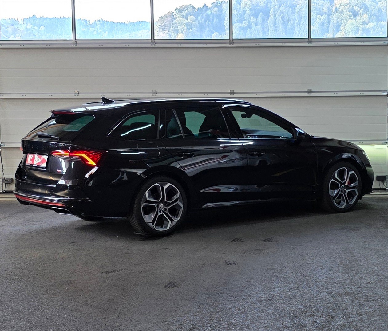 SKODA Octavia Combi 2.0 TDI DSG RS 4x4 *ACC&Spurhalteassistent*360°Kamera*Sitz-&Lenkradheizung*Massagefunktion*-image-4