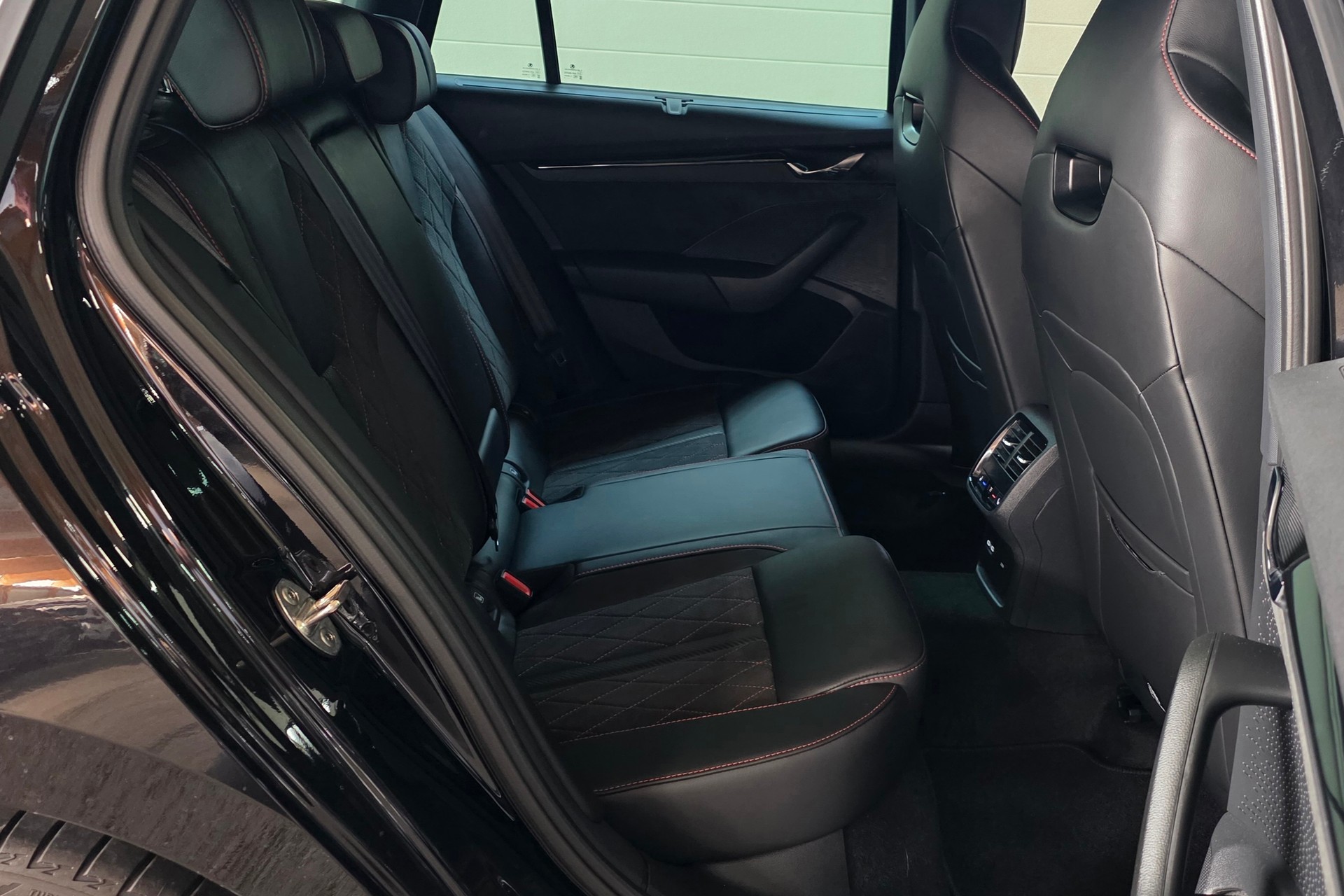 SKODA Octavia Combi 2.0 TDI DSG RS 4x4 *ACC&Spurhalteassistent*360°Kamera*Sitz-&Lenkradheizung*Massagefunktion*-image-30