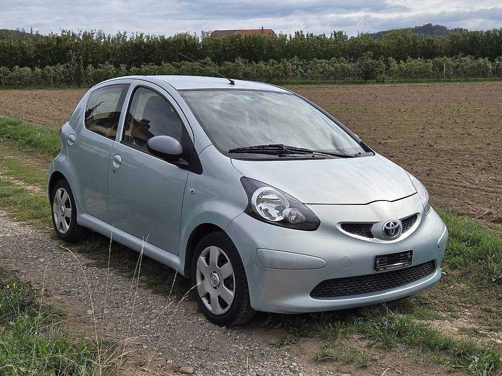 TOYOTA 1.0 VVT-i Linea Luna-image-0