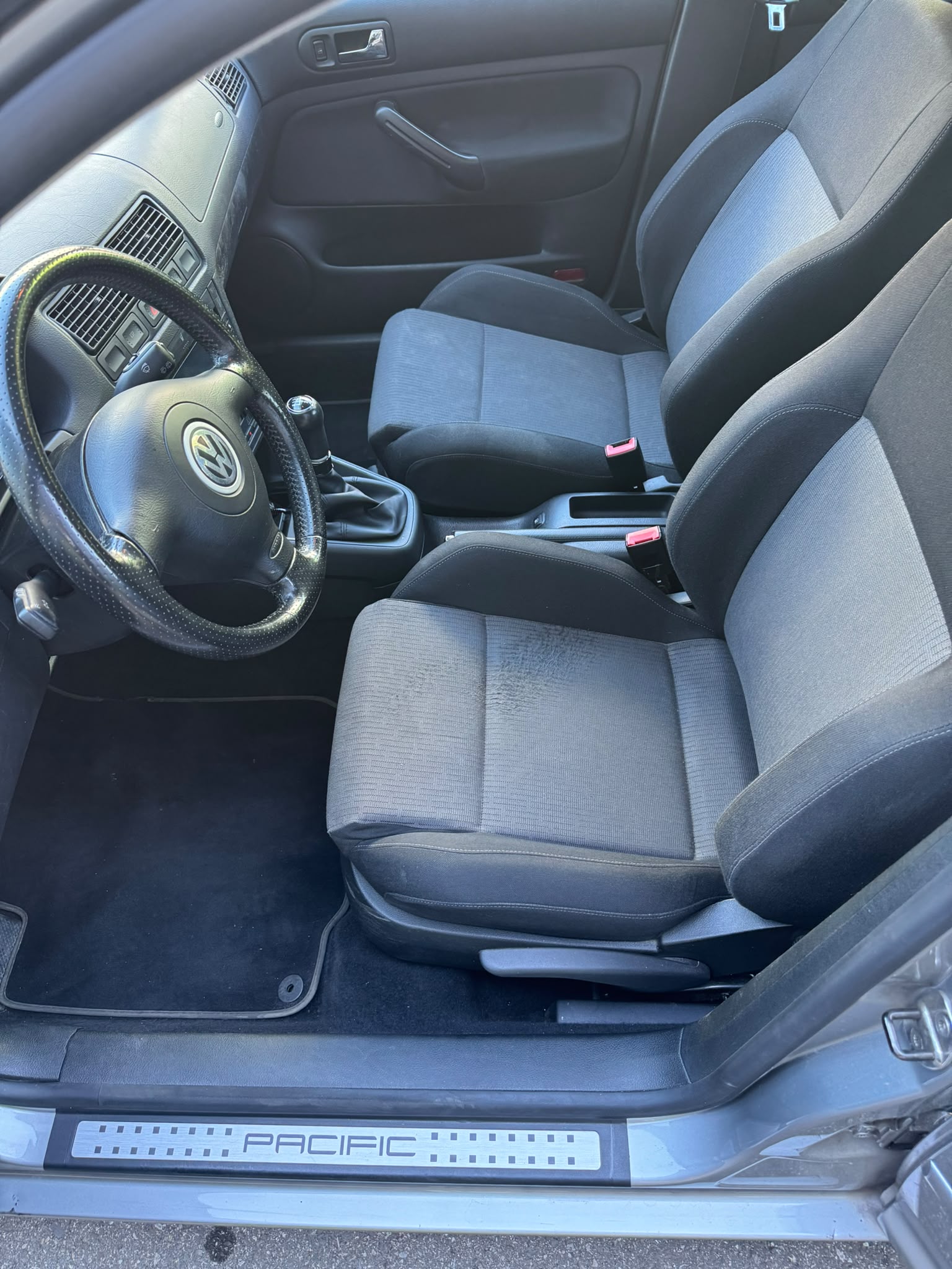 VW Golf 1.6 16V Pacific-image-11