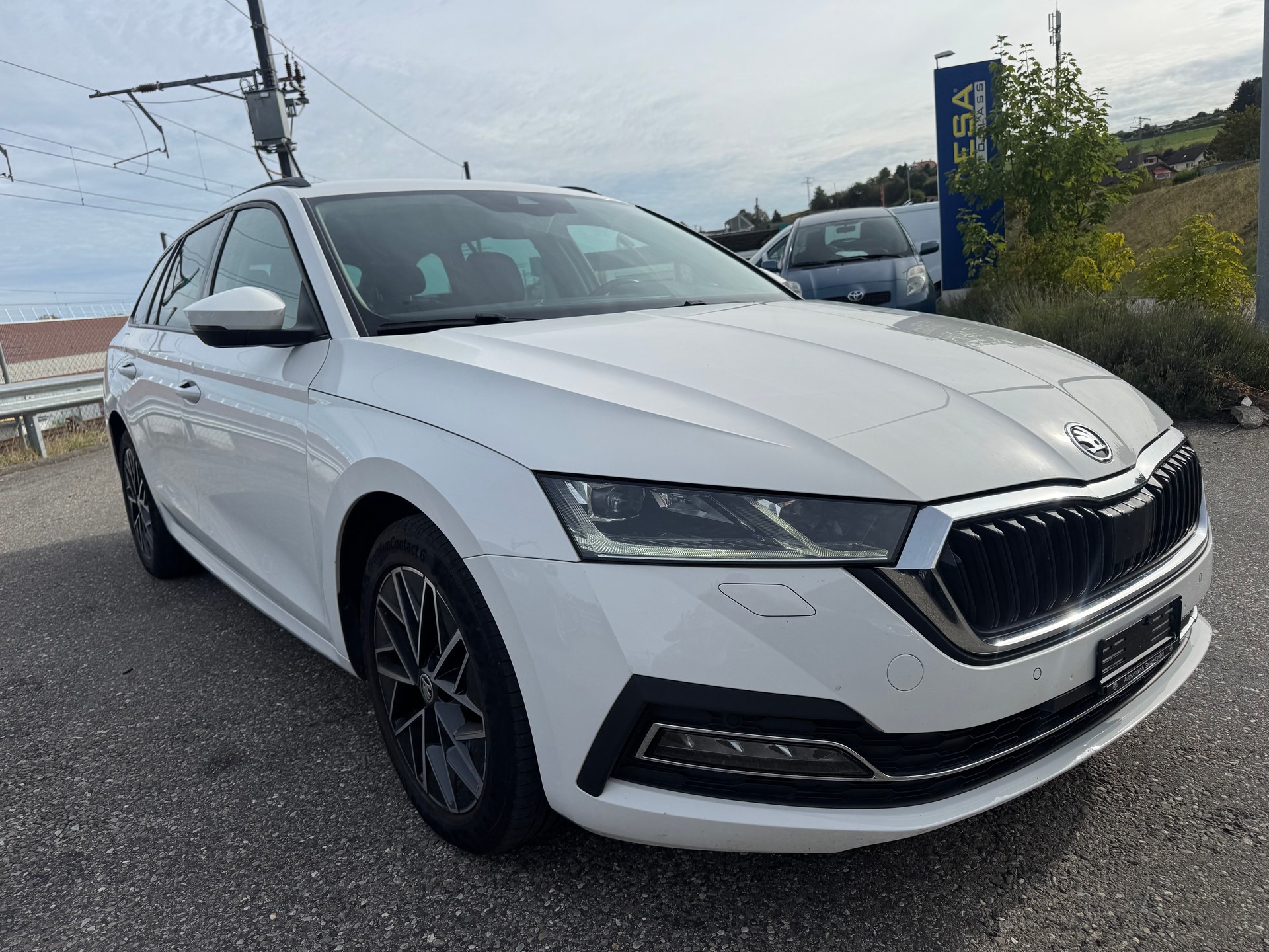 SKODA Octavia Combi 2.0 TDI DSG Style-image-2