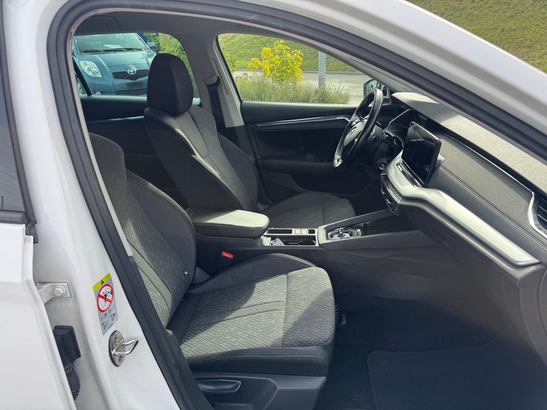 SKODA Octavia Combi 2.0 TDI DSG Style-image-8