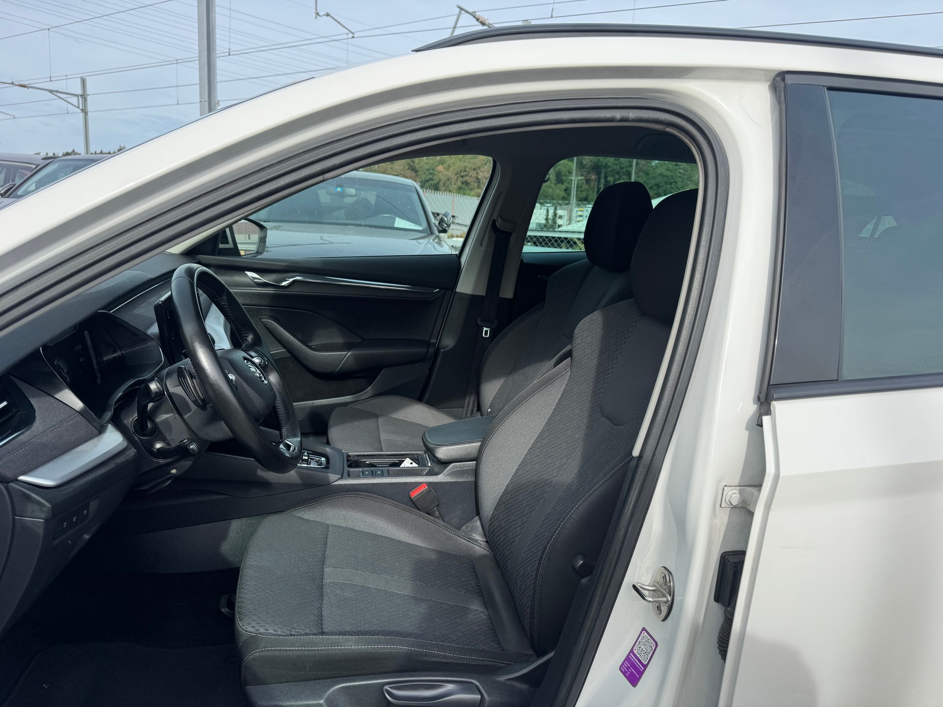 SKODA Octavia Combi 2.0 TDI DSG Style-image-9