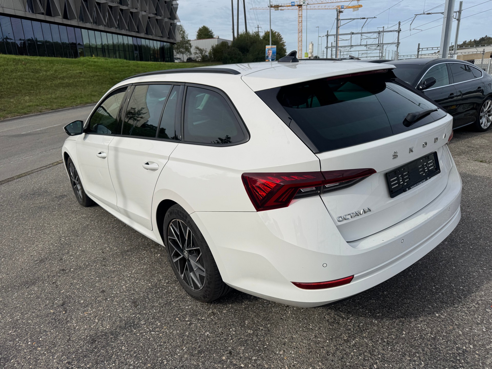 SKODA Octavia Combi 2.0 TDI DSG Style-image-5