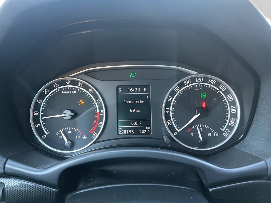 SKODA Octavia Combi 2.0 TDI RS DSG-image-15