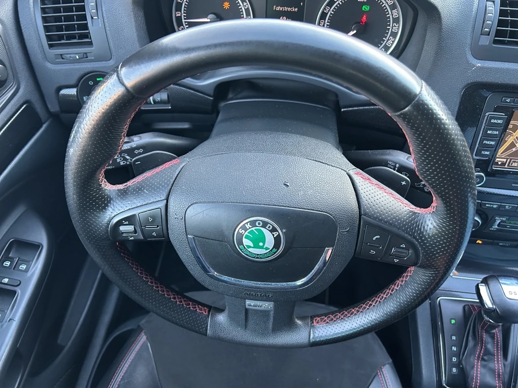 SKODA Octavia Combi 2.0 TDI RS DSG-image-13