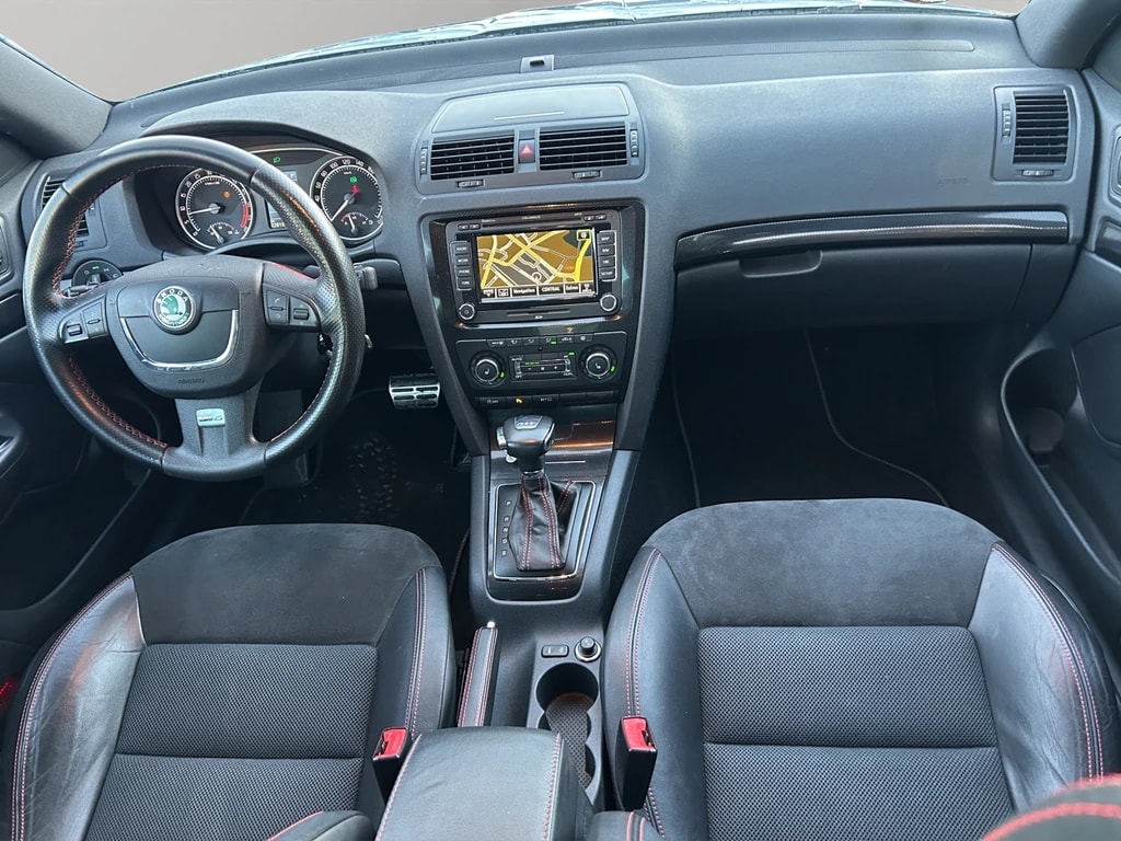 SKODA Octavia Combi 2.0 TDI RS DSG-image-10