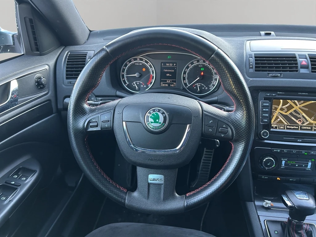 SKODA Octavia Combi 2.0 TDI RS DSG-image-12