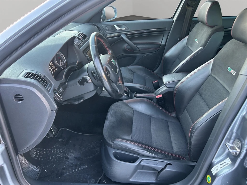 SKODA Octavia Combi 2.0 TDI RS DSG-image-8