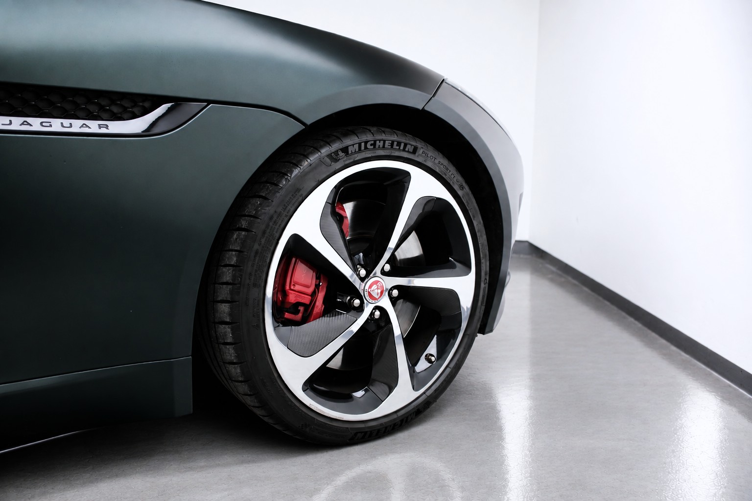 JAGUAR F-Type Coupé R 5.0 V8 S/C AWD-image-8