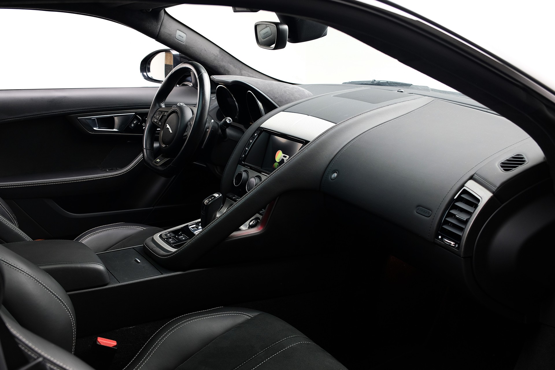 JAGUAR F-Type Coupé R 5.0 V8 S/C AWD-image-10