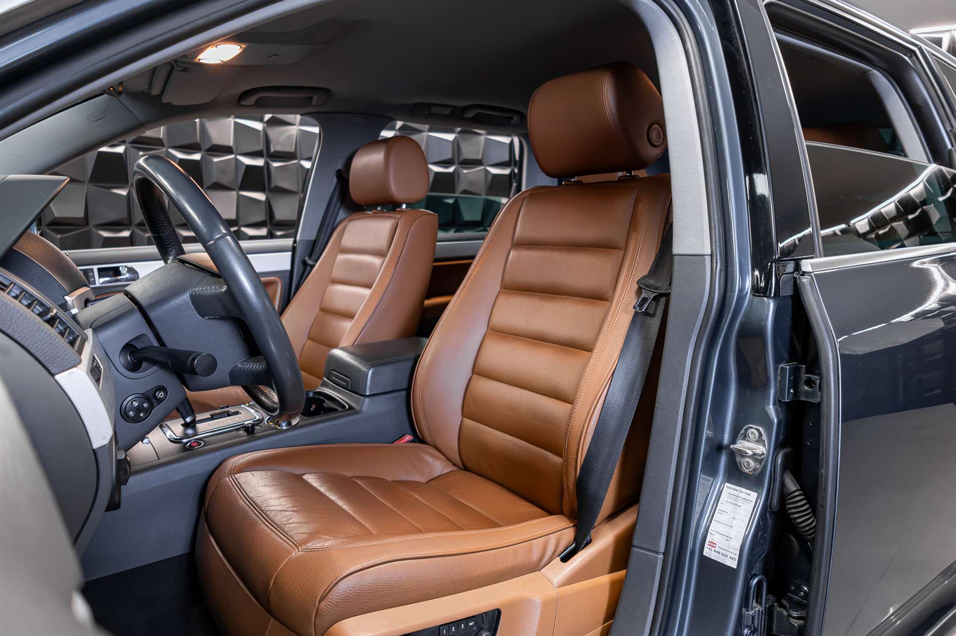 VW Touareg 5.0 TDI V10 Automatic-image-12