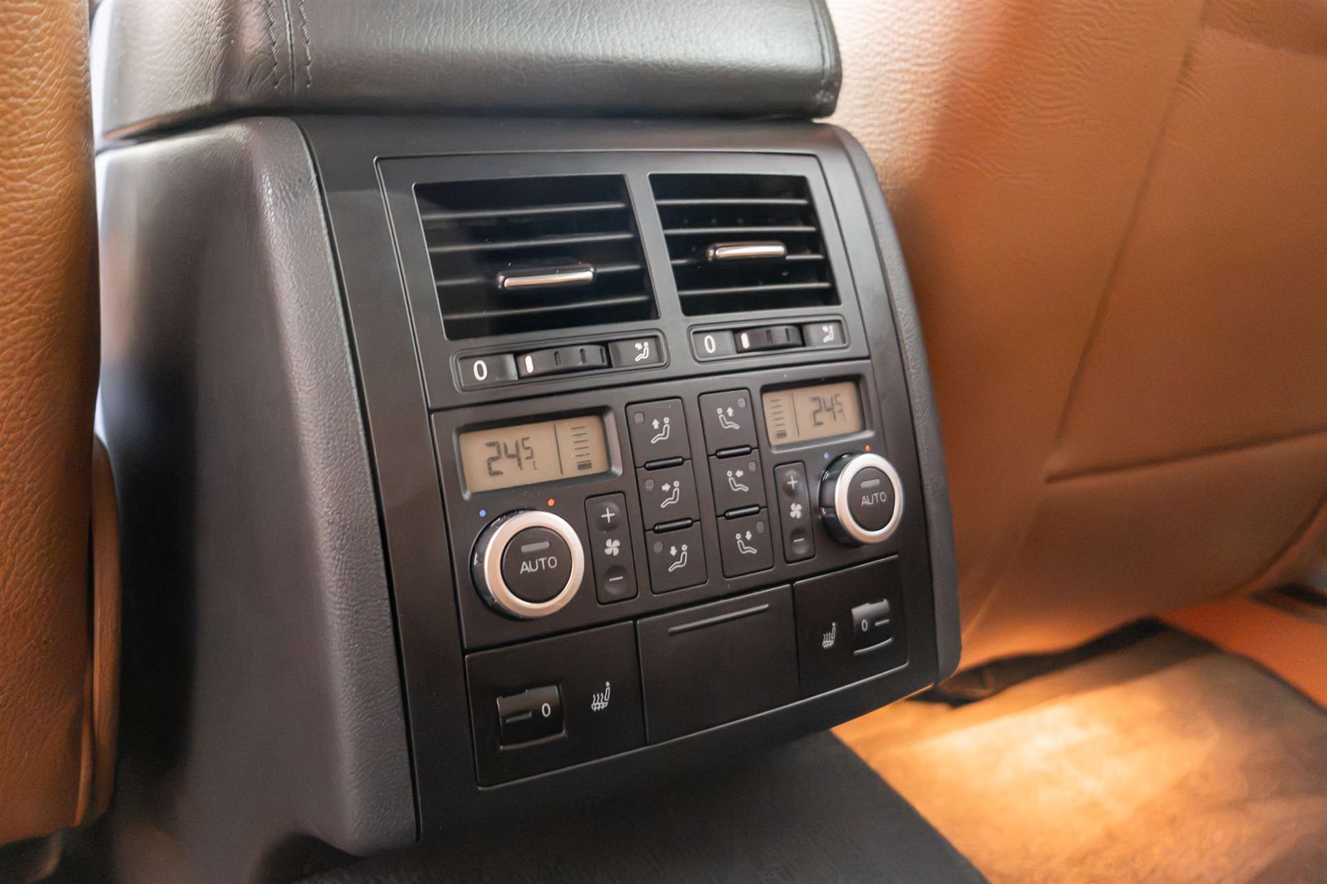 VW Touareg 5.0 TDI V10 Automatic-image-22