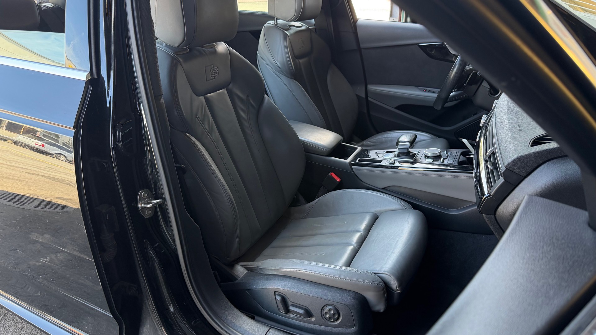 AUDI A4 Avant 3.0 TDI Sport quattro tiptronic-image-11