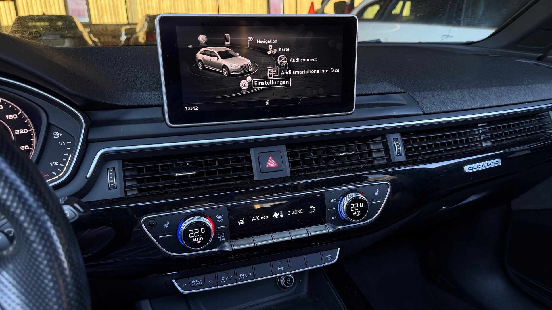 AUDI A4 Avant 3.0 TDI Sport quattro tiptronic-image-14