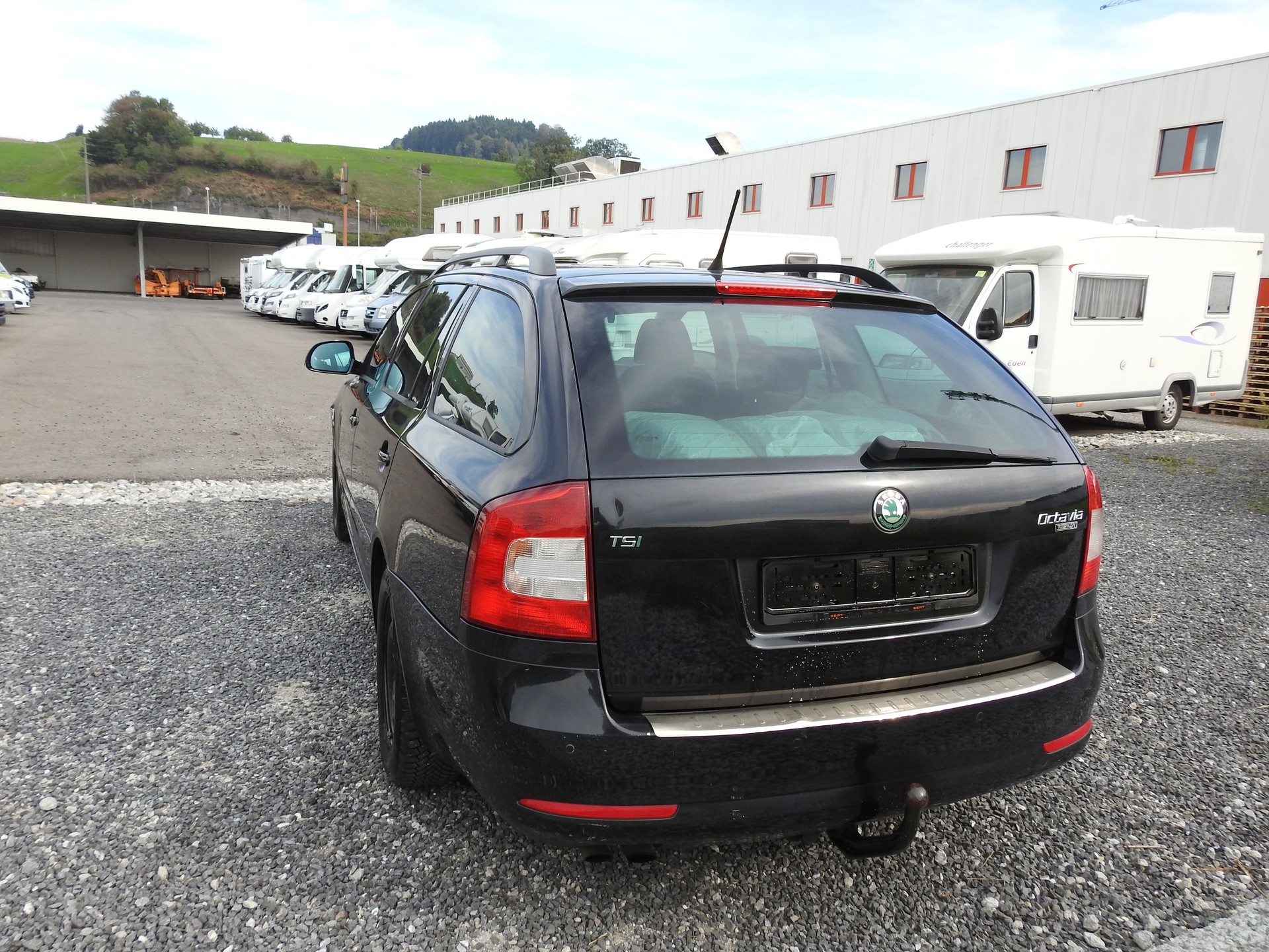 SKODA Octavia Combi 1.4 TSI Ambition-image-3