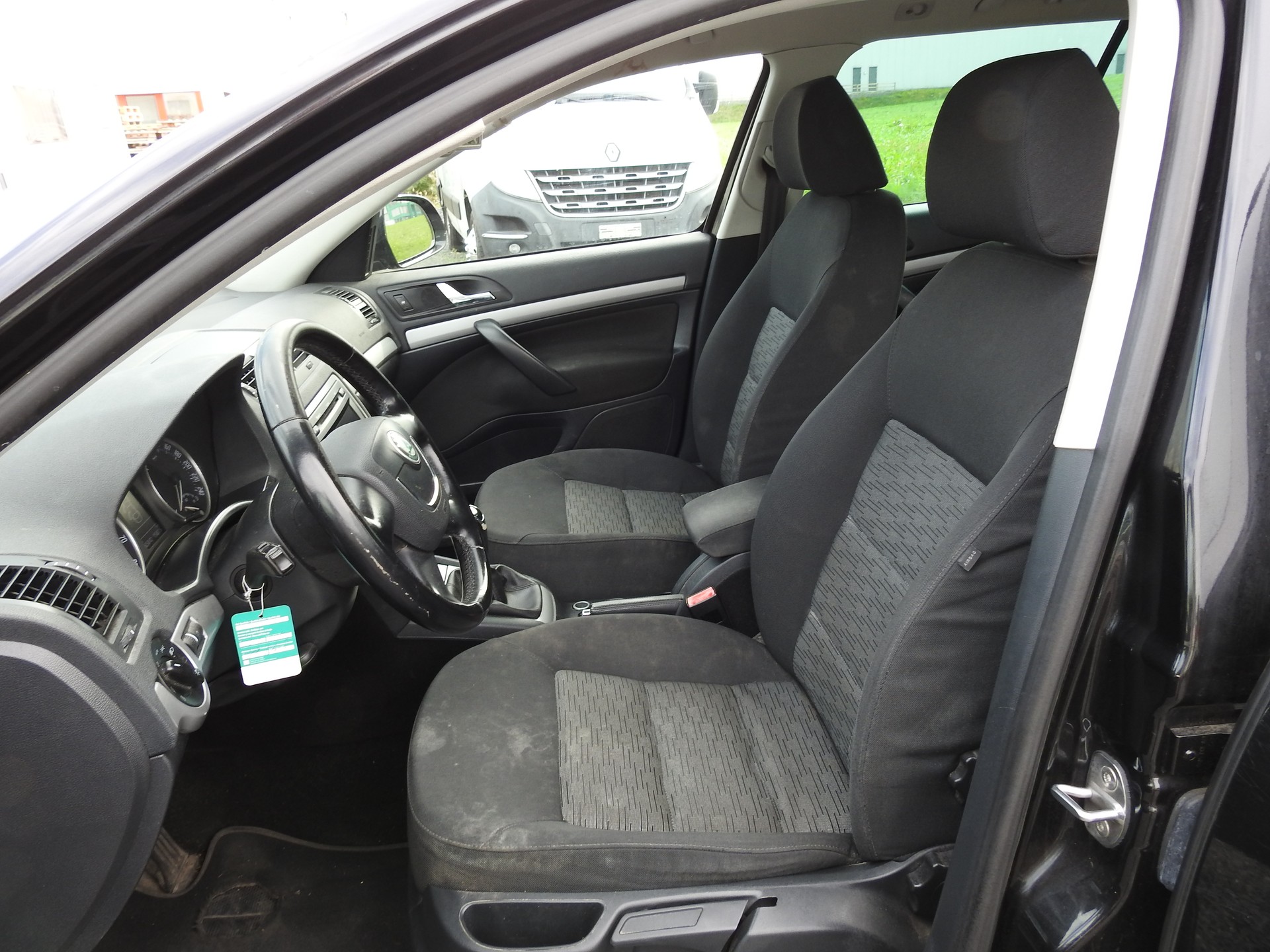 SKODA Octavia Combi 1.4 TSI Ambition-image-13