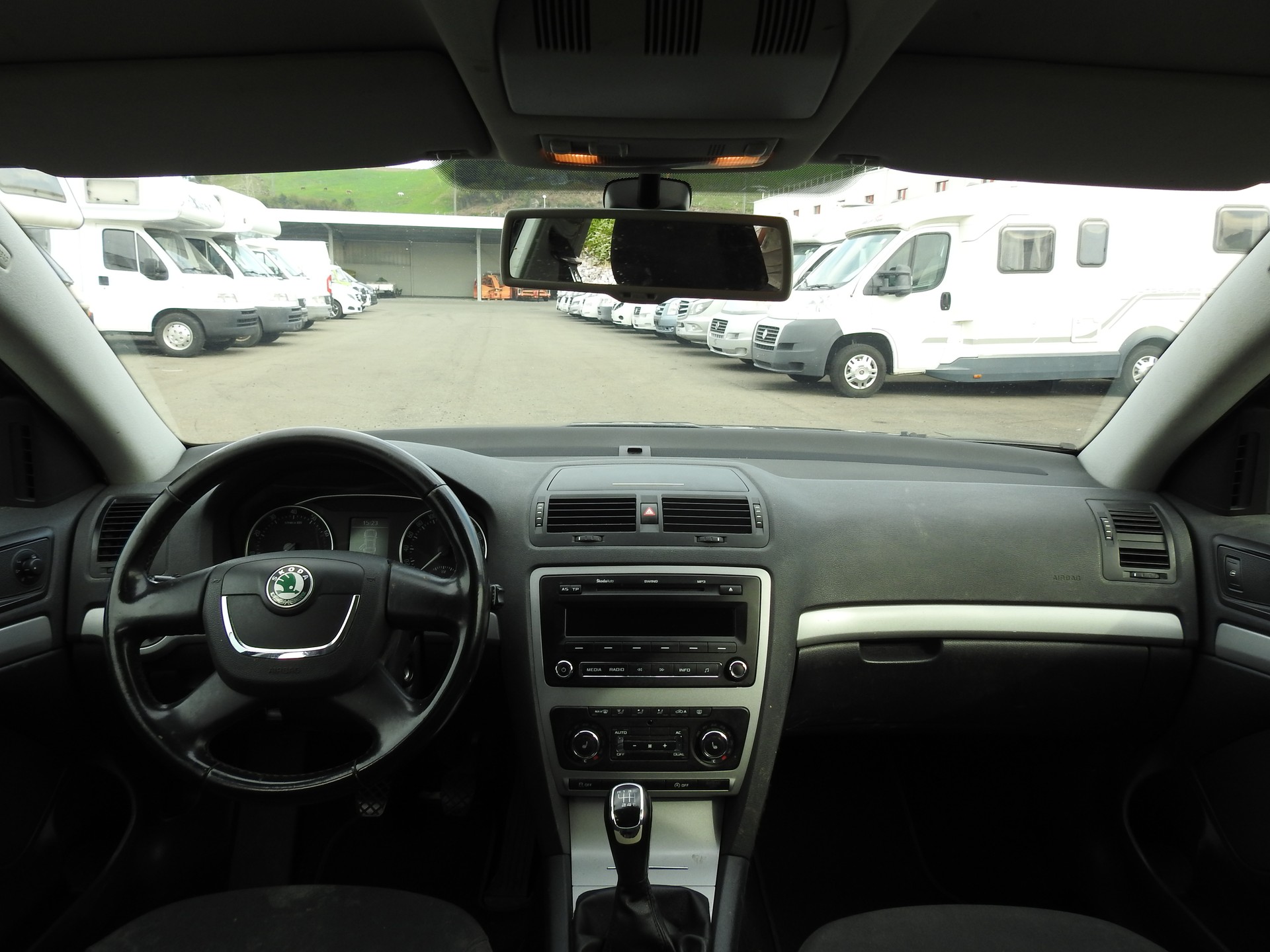 SKODA Octavia Combi 1.4 TSI Ambition-image-16