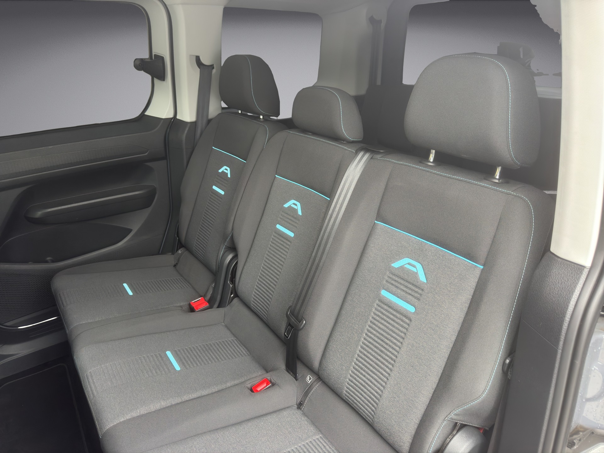 FORD TOURNEO Connect 2.0 EcoBlue 122 Active-image-14