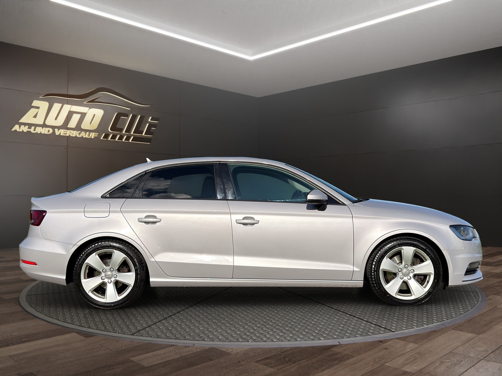 AUDI A3 Limousine 2.0 TDI Attraction-image-4