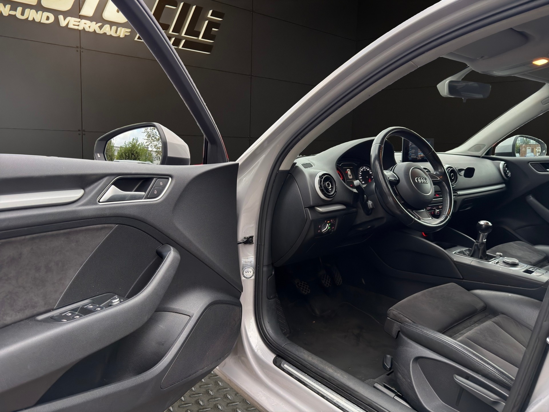 AUDI A3 Limousine 2.0 TDI Attraction-image-11