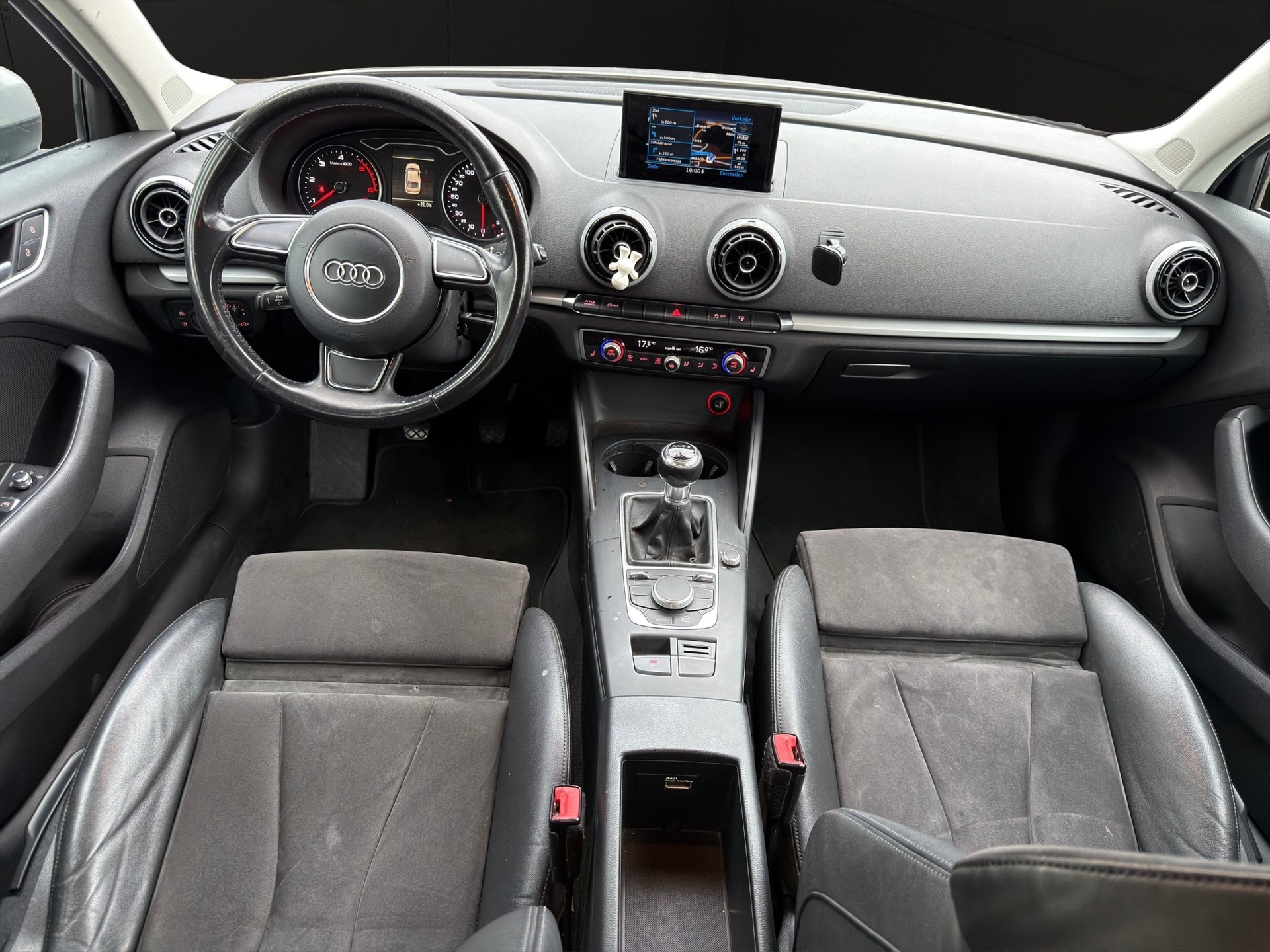 AUDI A3 Limousine 2.0 TDI Attraction-image-10