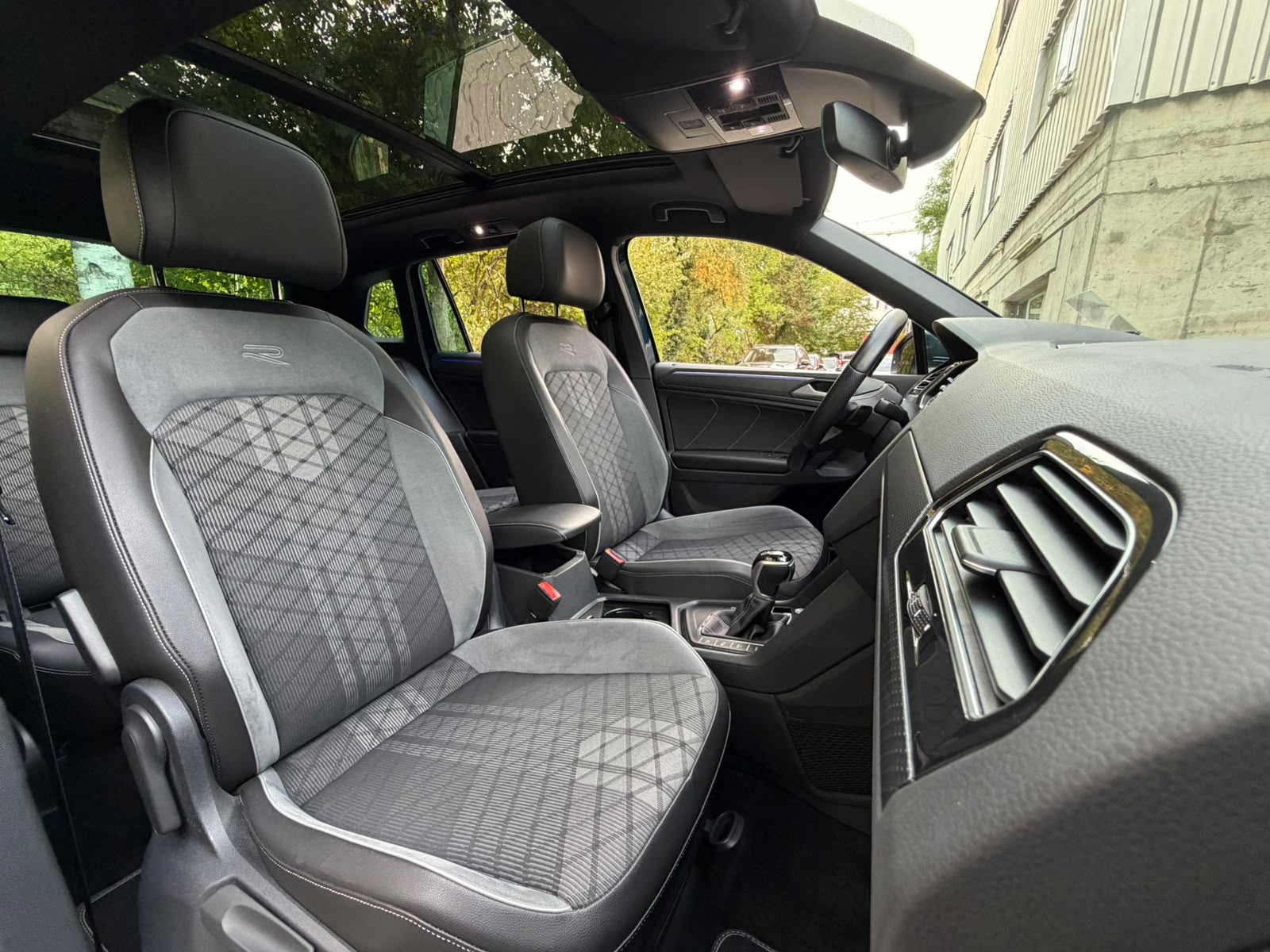 VW Tiguan 1.4TSI PHEV *R LINE* Selection DSG-image-14