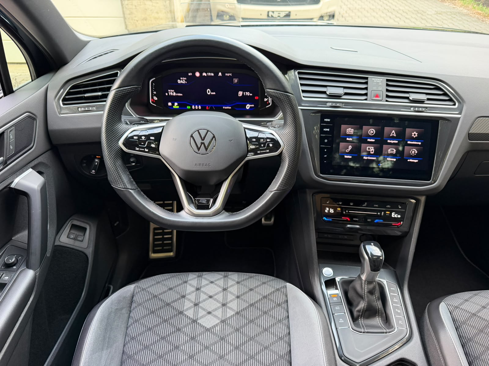 VW Tiguan 1.4TSI PHEV *R LINE* Selection DSG-image-11