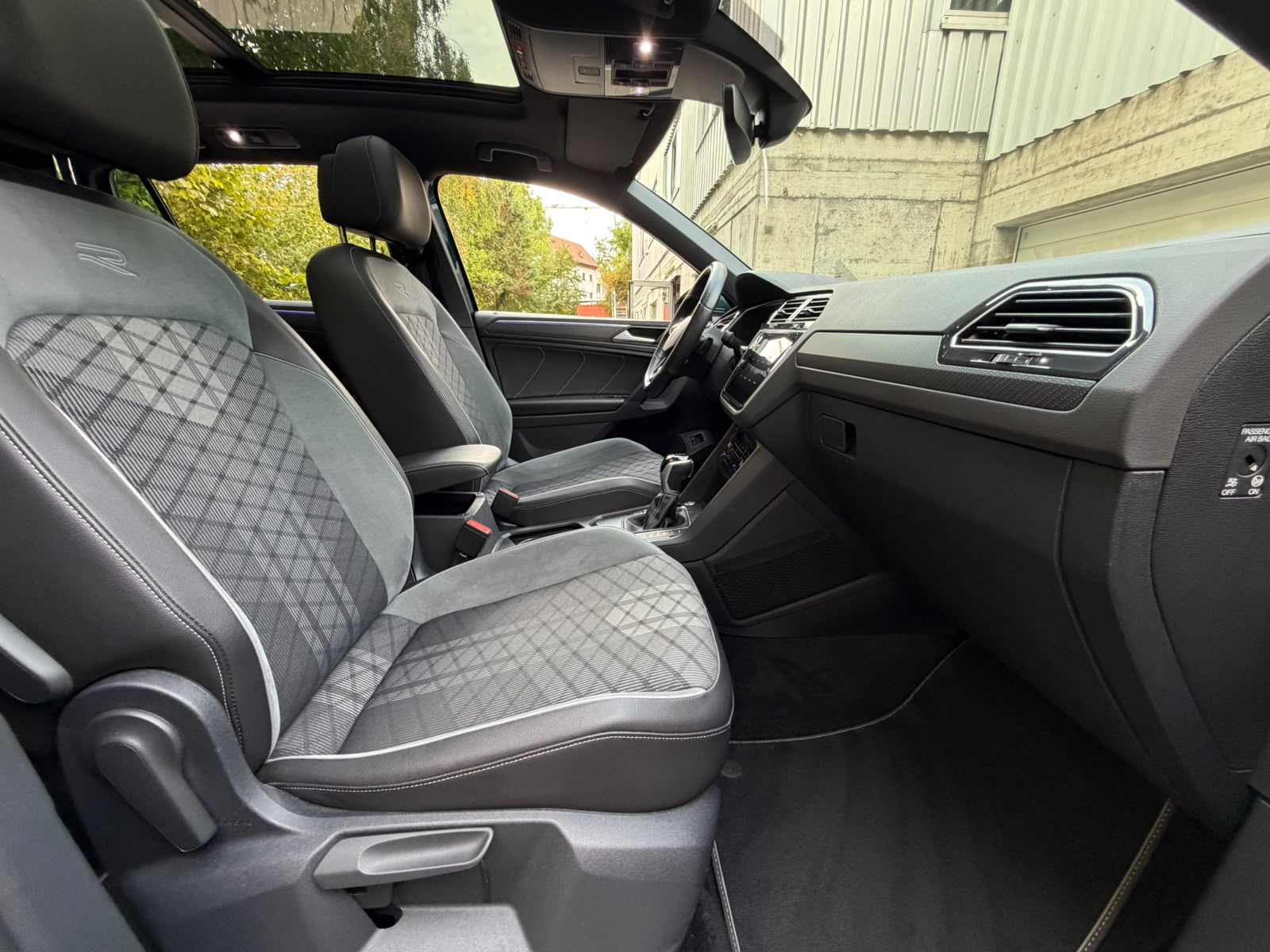 VW Tiguan 1.4TSI PHEV *R LINE* Selection DSG-image-13
