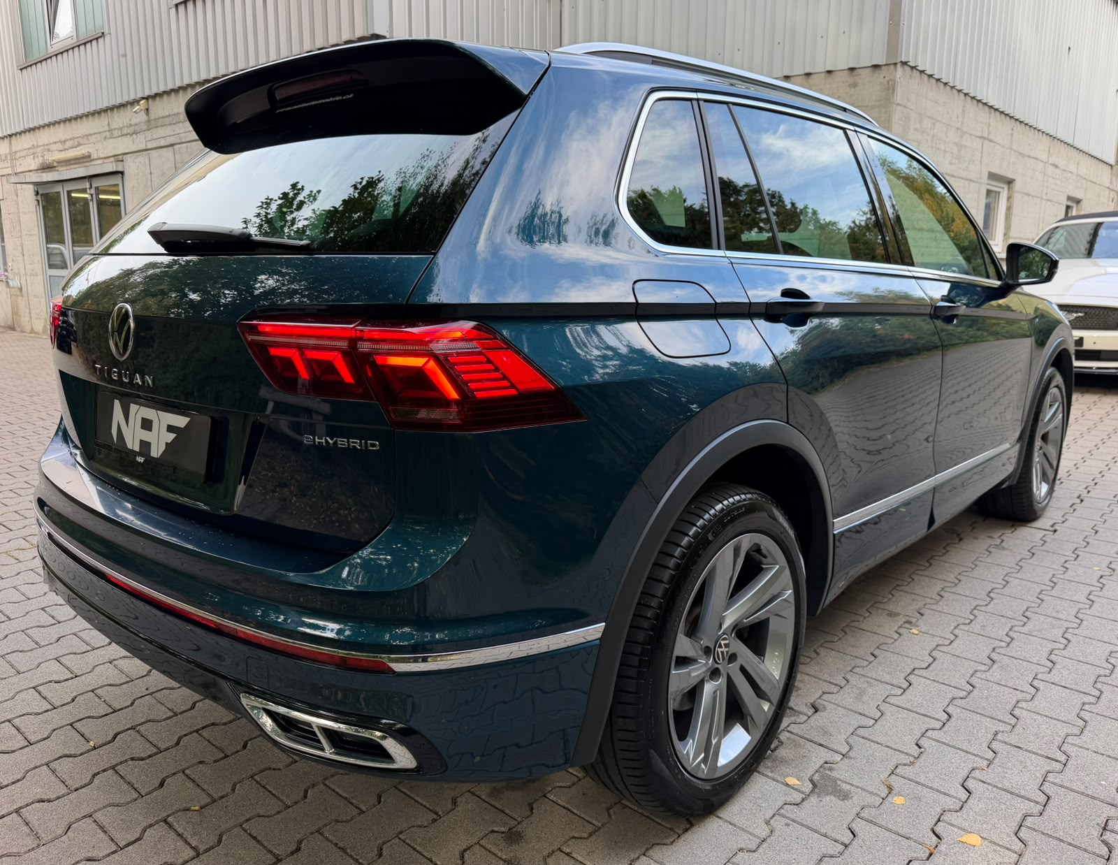 VW Tiguan 1.4TSI PHEV *R LINE* Selection DSG-image-4